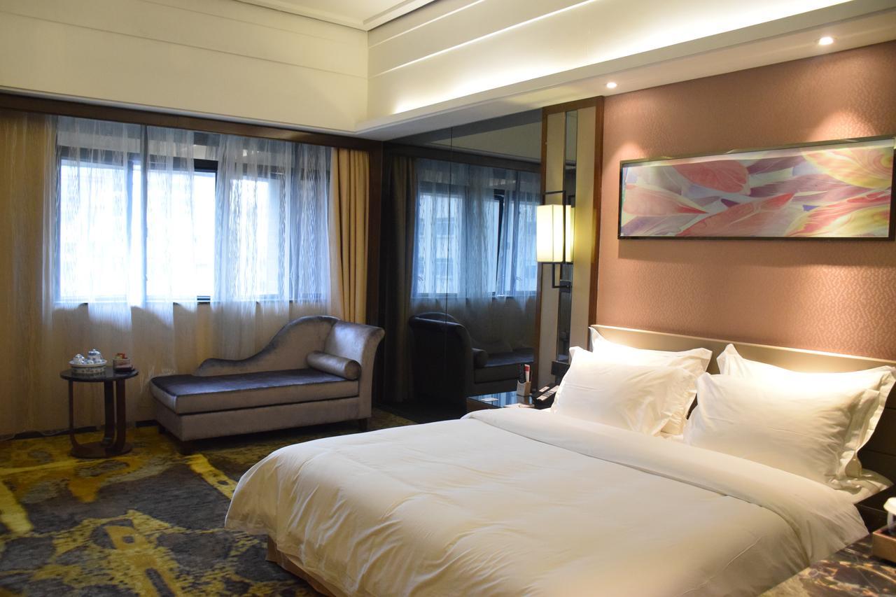 Ramada Foshan Hotel Екстериор снимка