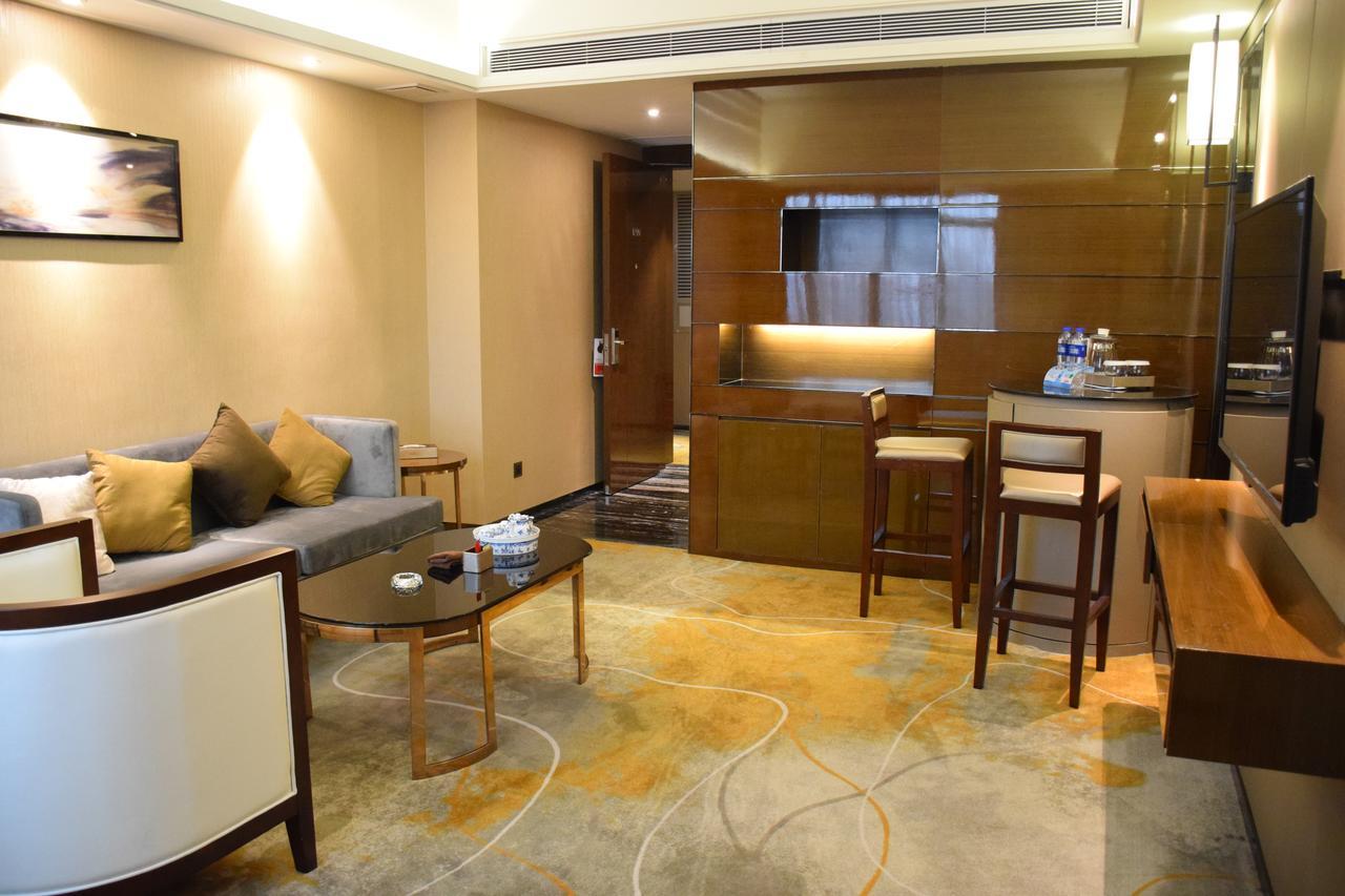 Ramada Foshan Hotel Екстериор снимка