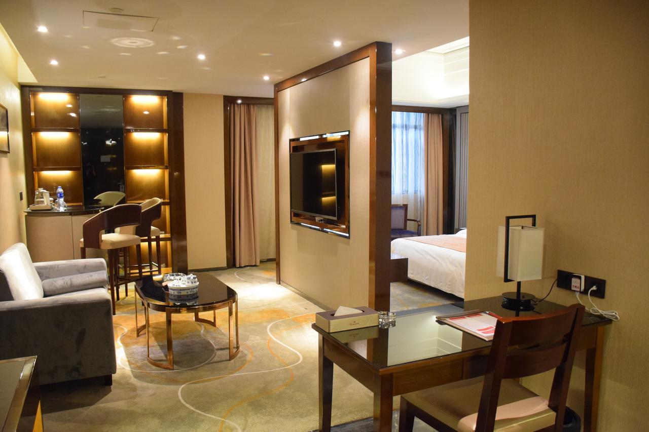 Ramada Foshan Hotel Екстериор снимка